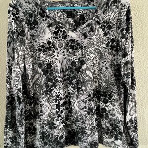 Erika, size Medium, black and white